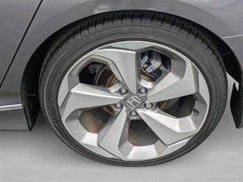 Used 2018 Honda Accord Touring image 10