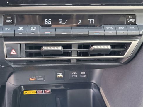 Used 2025 Toyota Camry LE image 31