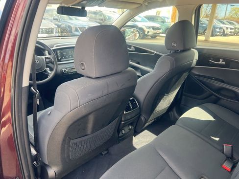 Used 2019 Kia Sorento LX image 9