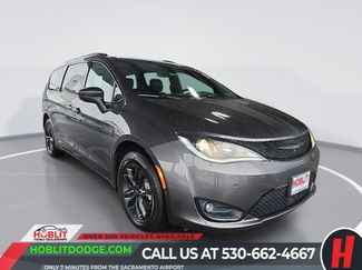 Certified 2020 Chrysler Pacifica Touring-L w/ Advanced Safetytec Group AWD/4WD video 1