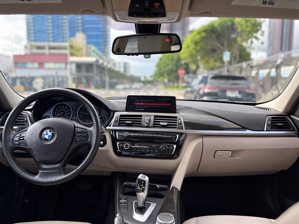 Used 2018 BMW 320i Sedan RWD image 11