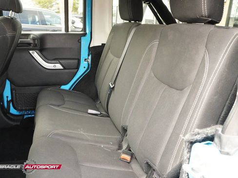 Used 2017 Jeep Wrangler Unlimited Rubicon w/ Max Tow Package image 25