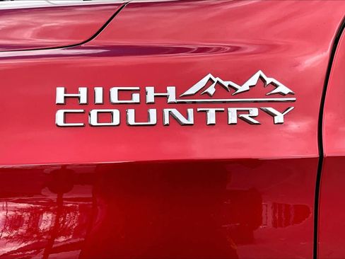 Used 2025 Chevrolet Tahoe High Country image 10