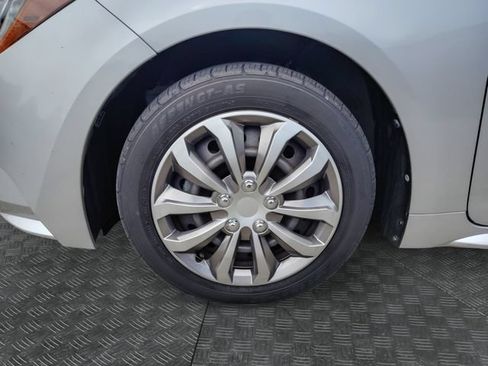 Used 2020 Toyota Corolla LE FWD image 13