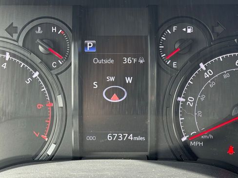 Used 2021 Toyota 4Runner SR5 Premium w/ Moonroof Package image 32