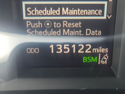 Used 2019 Toyota Highlander XLE AWD/4WD image 25