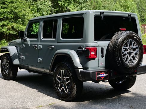 Used 2024 Jeep Wrangler Unlimited Sahara AWD/4WD image 7