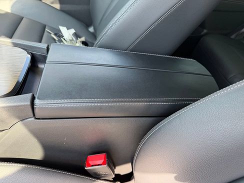 Used 2025 Nissan Rogue SL FWD image 26