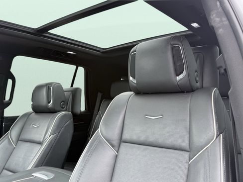 Used 2023 Cadillac Escalade Premium Luxury RWD image 28