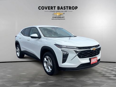 Used 2024 Chevrolet Trax LS w/ LS Convenience Package image 6