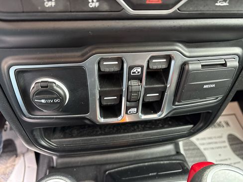 Used 2021 Jeep Gladiator Sport image 24