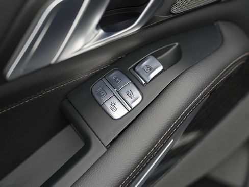 Used 2022 BMW X7 M50i w/ Dynamic Handling Package image 38