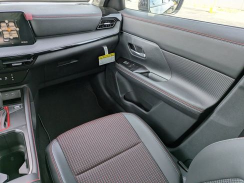 New 2026 Nissan Kicks SR image 17