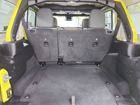 Used 2024 Jeep Wrangler Unlimited Sahara AWD/4WD image 41