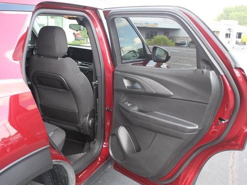 Certified 2025 Chevrolet TrailBlazer LT w/ LT Cold Weather Package AWD/4WD image 22