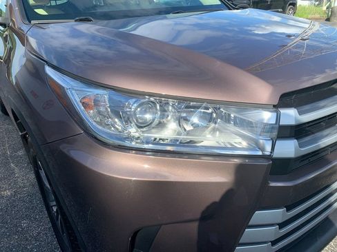 Used 2017 Toyota Highlander XLE AWD/4WD image 36