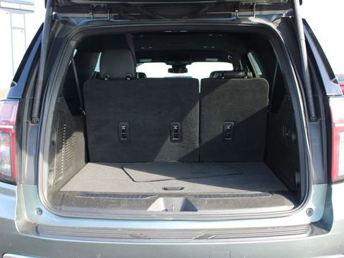 Used 2023 Chevrolet Suburban Premier image 17