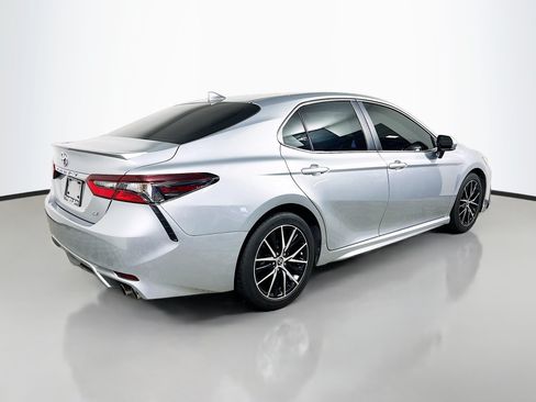 Used 2023 Toyota Camry SE FWD image 4