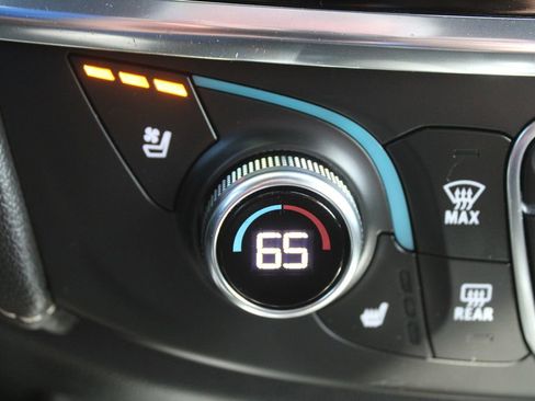 Used 2023 Chevrolet Traverse Premier FWD image 42
