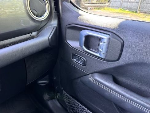 Used 2021 Jeep Gladiator Overland AWD/4WD image 21
