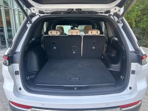 Used 2023 Jeep Grand Cherokee Limited RWD image 8