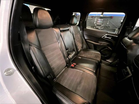 Used 2024 Mitsubishi Outlander SE AWD/4WD image 16