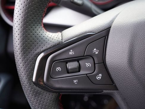 Certified 2025 Chevrolet Trax RS w/ Sunroof Package image 28