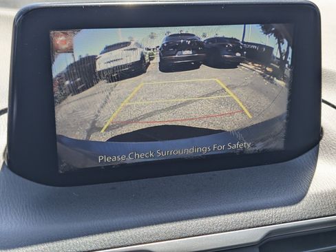 Used 2018 MAZDA MAZDA3 Touring FWD image 11