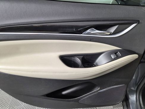 Used 2019 Buick Enclave Essence image 17