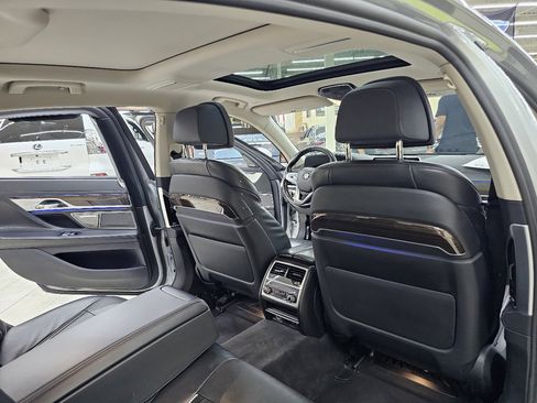 Used 2020 BMW 740i image 25