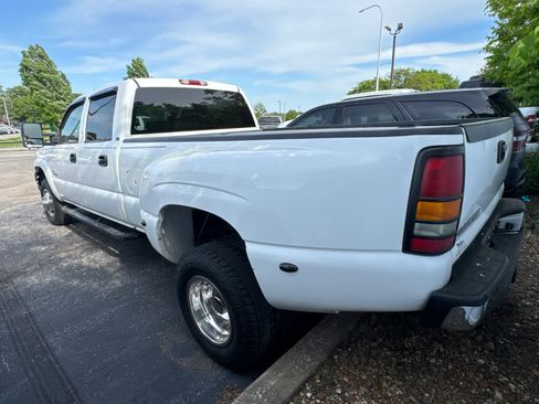 Used 2004 Chevrolet Silverado 3500 2WD Crew Cab w/ Heavy-Duty Power Package image 3