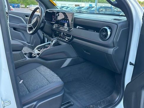 Used 2024 Chevrolet Colorado Z71 w/ Z71 Convenience Package 2 AWD/4WD image 15
