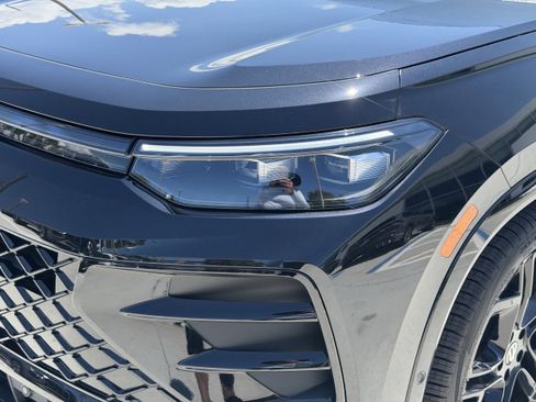 New 2026 Volkswagen Tiguan SE R-Line FWD image 8