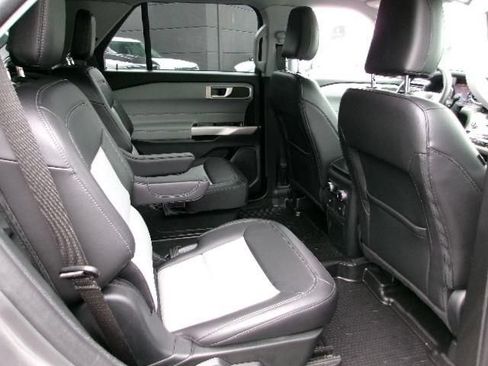 Certified 2023 Ford Explorer XLT w/ Equipment Group 202A AWD/4WD image 5