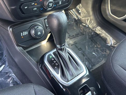 Used 2021 Jeep Renegade Latitude w/ Luxury Group II AWD/4WD image 33