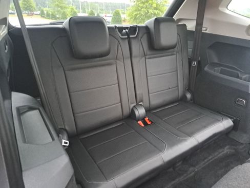 Used 2019 Volkswagen Tiguan SE FWD image 12