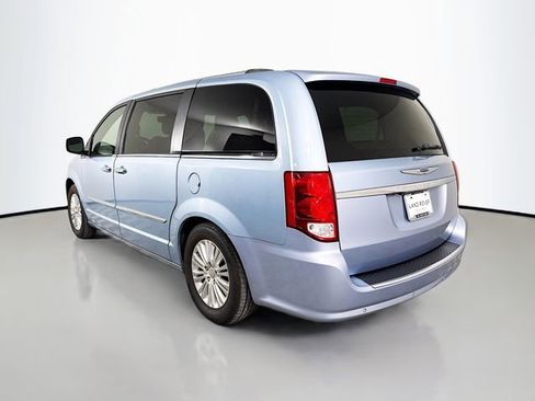 Used 2013 Chrysler Town & Country Limited w/ Luxury Group FWD image 7