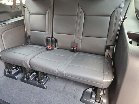 New 2025 Chevrolet Suburban Premier image 21