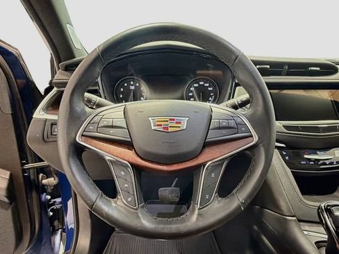 Used 2023 Cadillac XT5 Premium Luxury w/ Technology Package AWD/4WD image 8