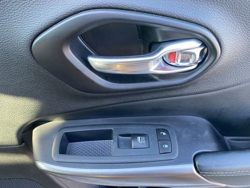 Certified 2020 Jeep Cherokee Latitude Lux w/ Quick Order Package 26H Lux image 13