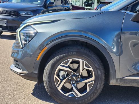 Used 2024 Kia Sportage LX image 9