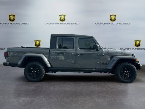 Used 2023 Jeep Gladiator Sport AWD/4WD image 6