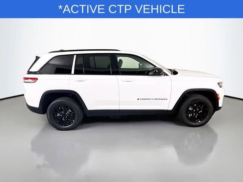 New 2025 Jeep Grand Cherokee Altitude AWD/4WD image 8