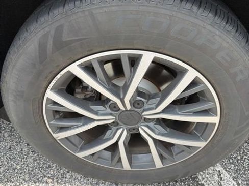 Used 2019 Volkswagen Tiguan SE w/ Panoramic Sunroof Package FWD image 10