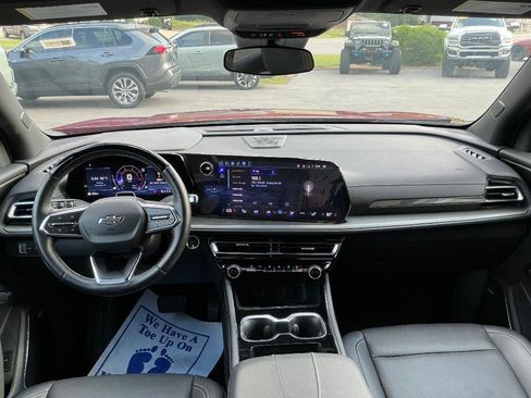 Used 2025 Chevrolet Traverse LT w/ Enhanced Driving Package FWD image 15