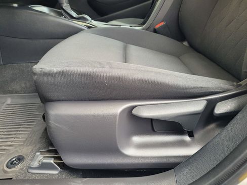 Used 2025 Toyota Corolla LE FWD image 23