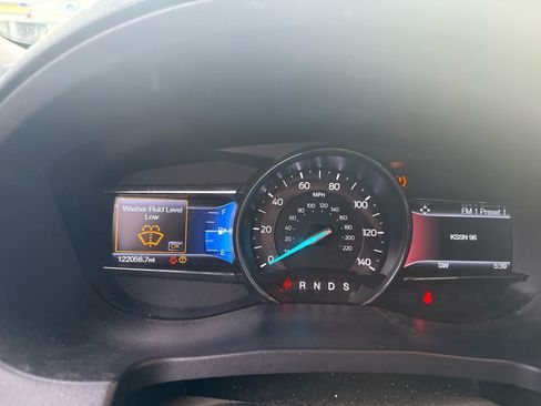 Used 2016 Ford Explorer XLT w/ Equipment Group 202A FWD image 8
