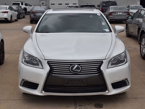 Used 2017 Lexus LS 460 w/ Comfort Package RWD image 3