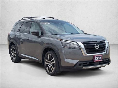 Used 2025 Nissan Pathfinder Platinum w/ Cargo Package AWD/4WD image 3