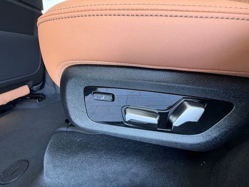 Used 2026 BMW X7 xDrive40i image 27